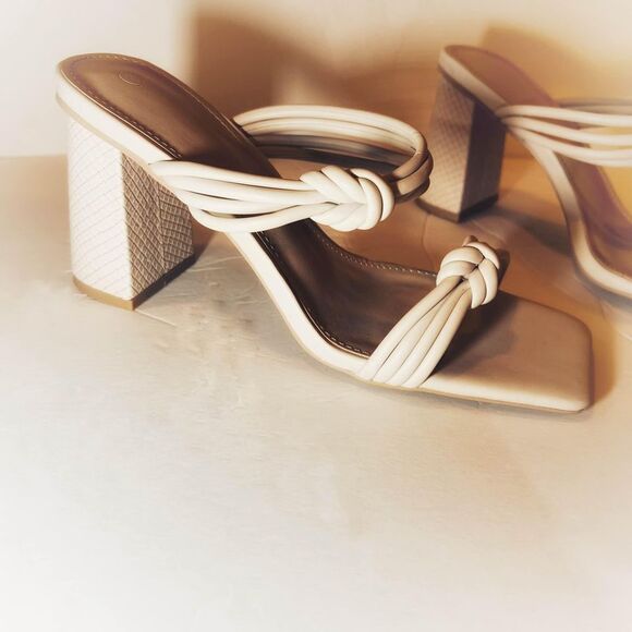 NWOT Cream Colored Slip On Open Square Toe Chunky Heels Size 9 - Picture 8 of 10